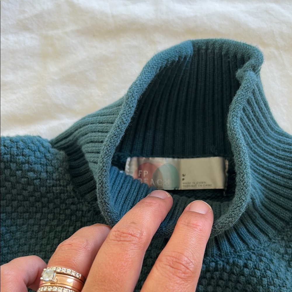 Free People beach Sweater - Picture 3 of 4